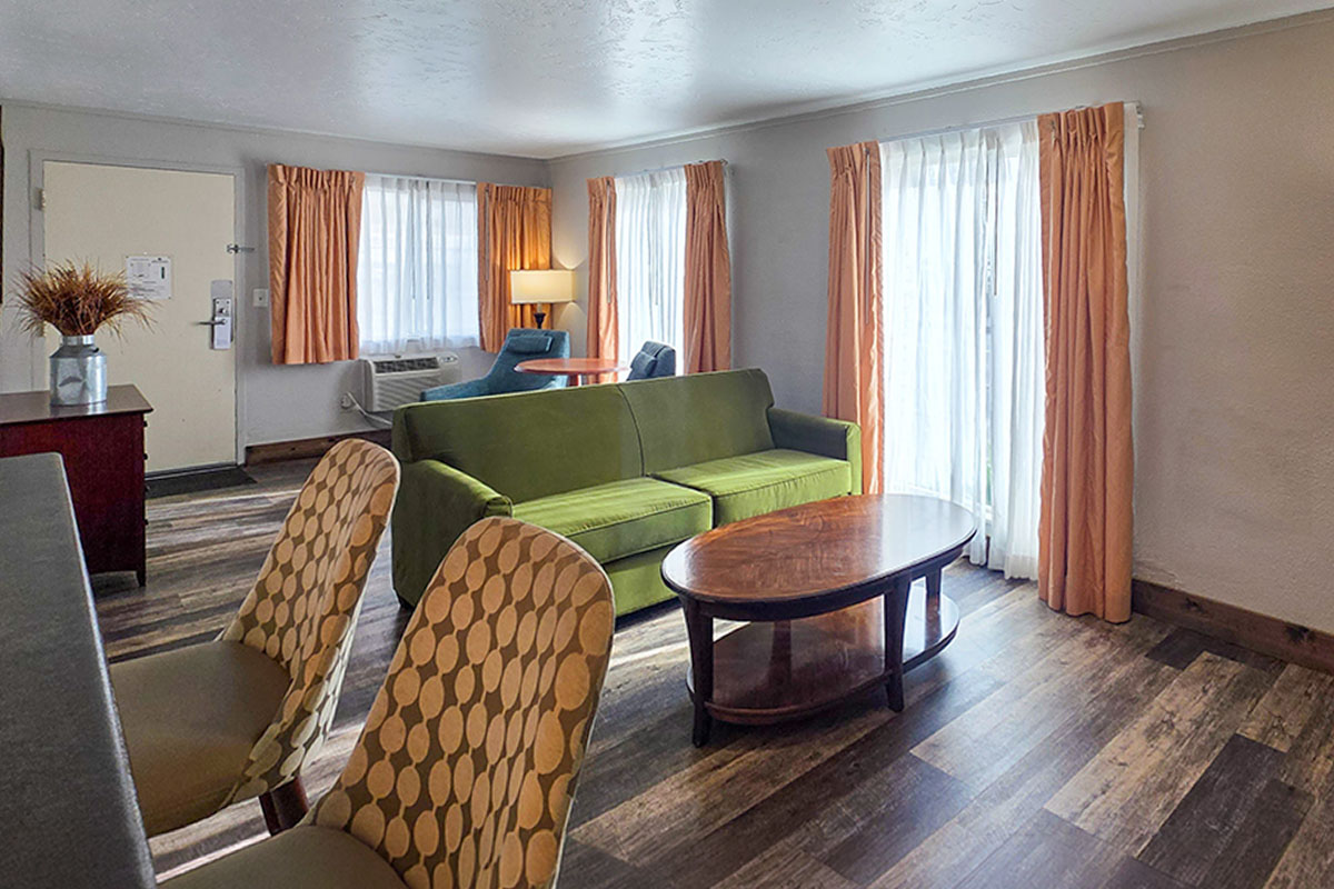 Deluxe King Suite